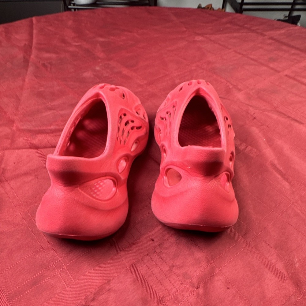Red Cut-Out Slip-On Breathable Rubber Clog Shoes Men's Casual Summer - Picture 3 of 6